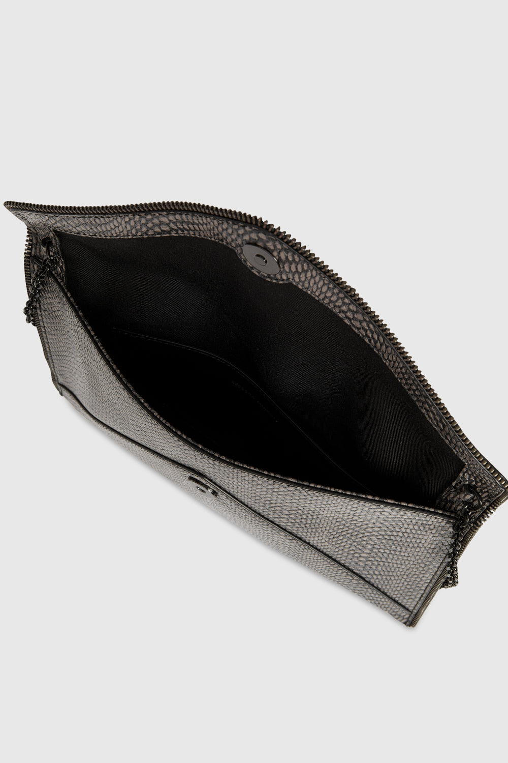 Leo Clutch With Chain Strap