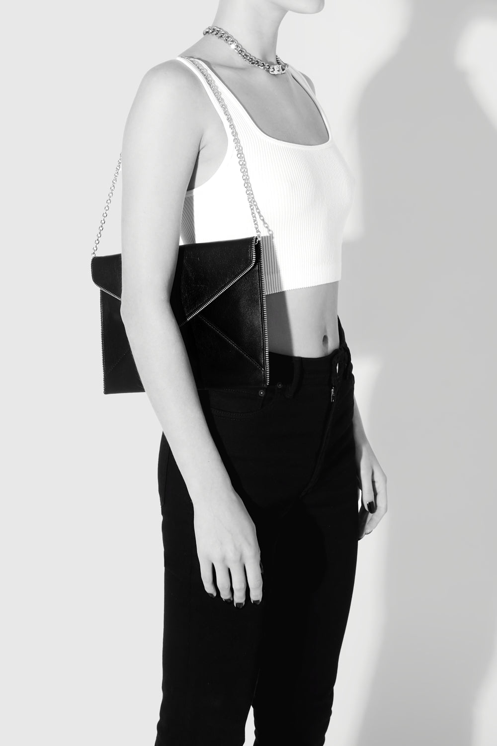 Leo Clutch With Chain Strap